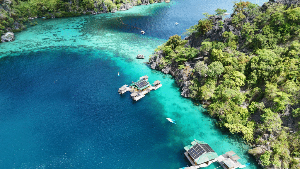 Poalyn Houseboats自然環境的空拍圖