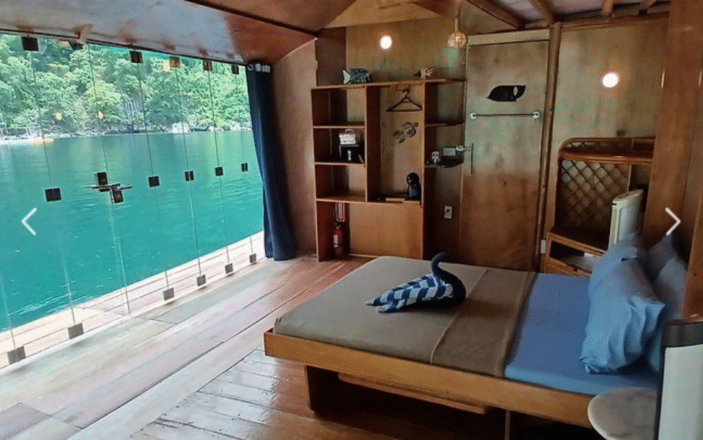 Paolyn Houseboats的Half Glass Houseboat官網照片