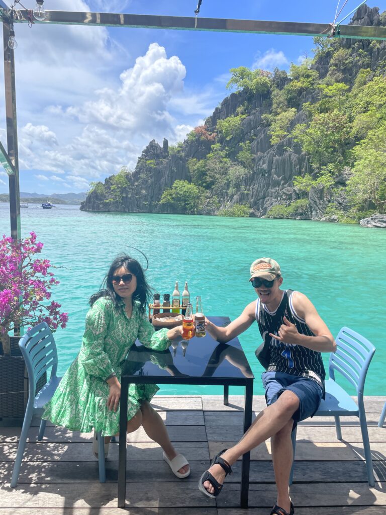 另一張Paolyn Houseboats餐廳用餐的照片