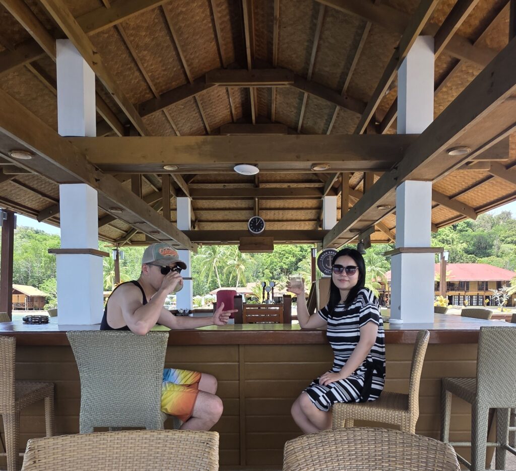 科隆 El Rio Y Mar Resort 的酒吧